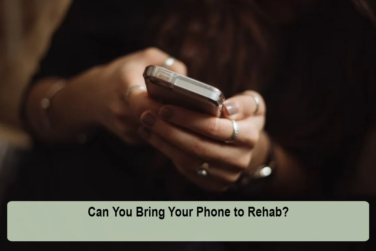 can-you-bring-your-phone-to-rehab-1789991269.webp